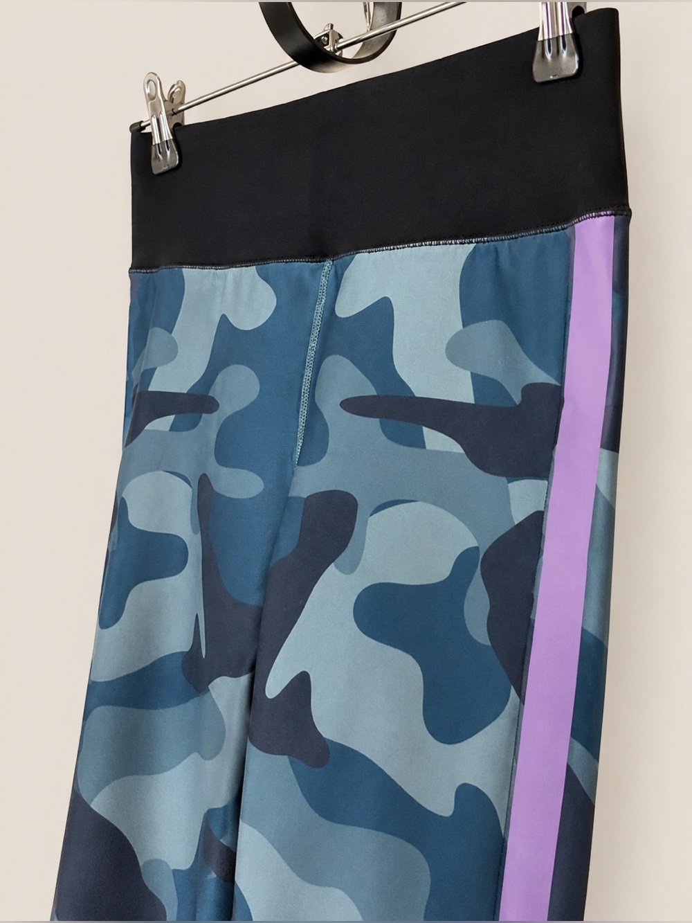 Ultracor Barry’s Blue Camo Leggings Purple Stripe Size M - Picture 2 of 4
